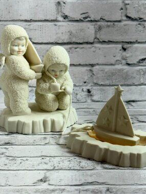 Department 56 Porcelain Figurine Christmas Penguin Snowbabies Sailing Seas Boat